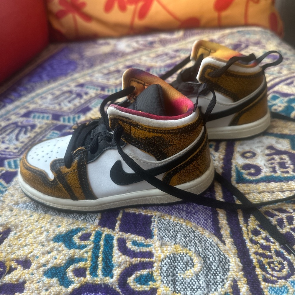 Air Jordan 1 Toddler Size 8C, orange black and white